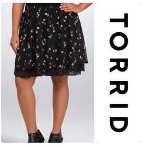NEW Torrid Floral Chiffon Lace Inset Skater Skirt Size 1X